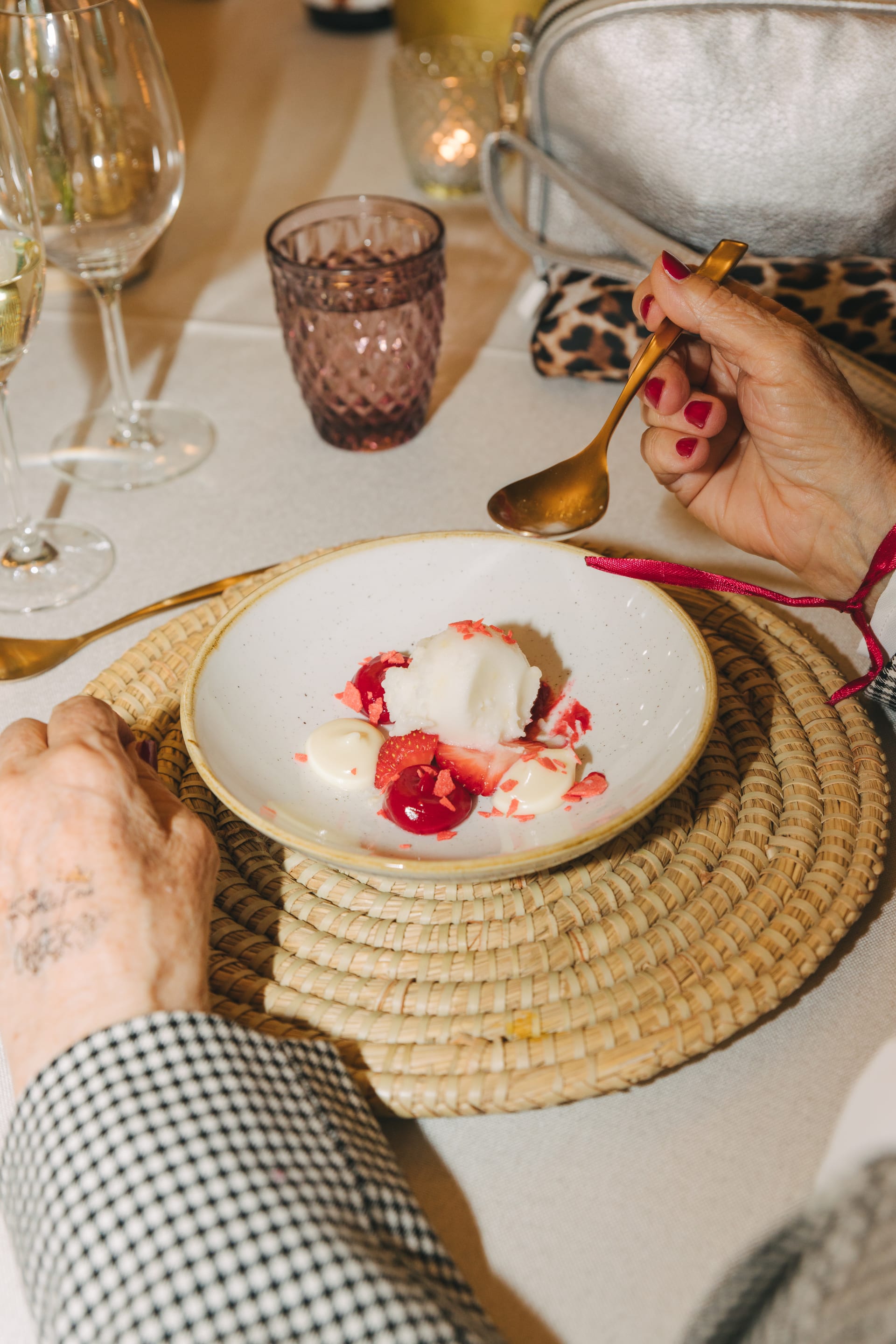 El postre servido en la mesa