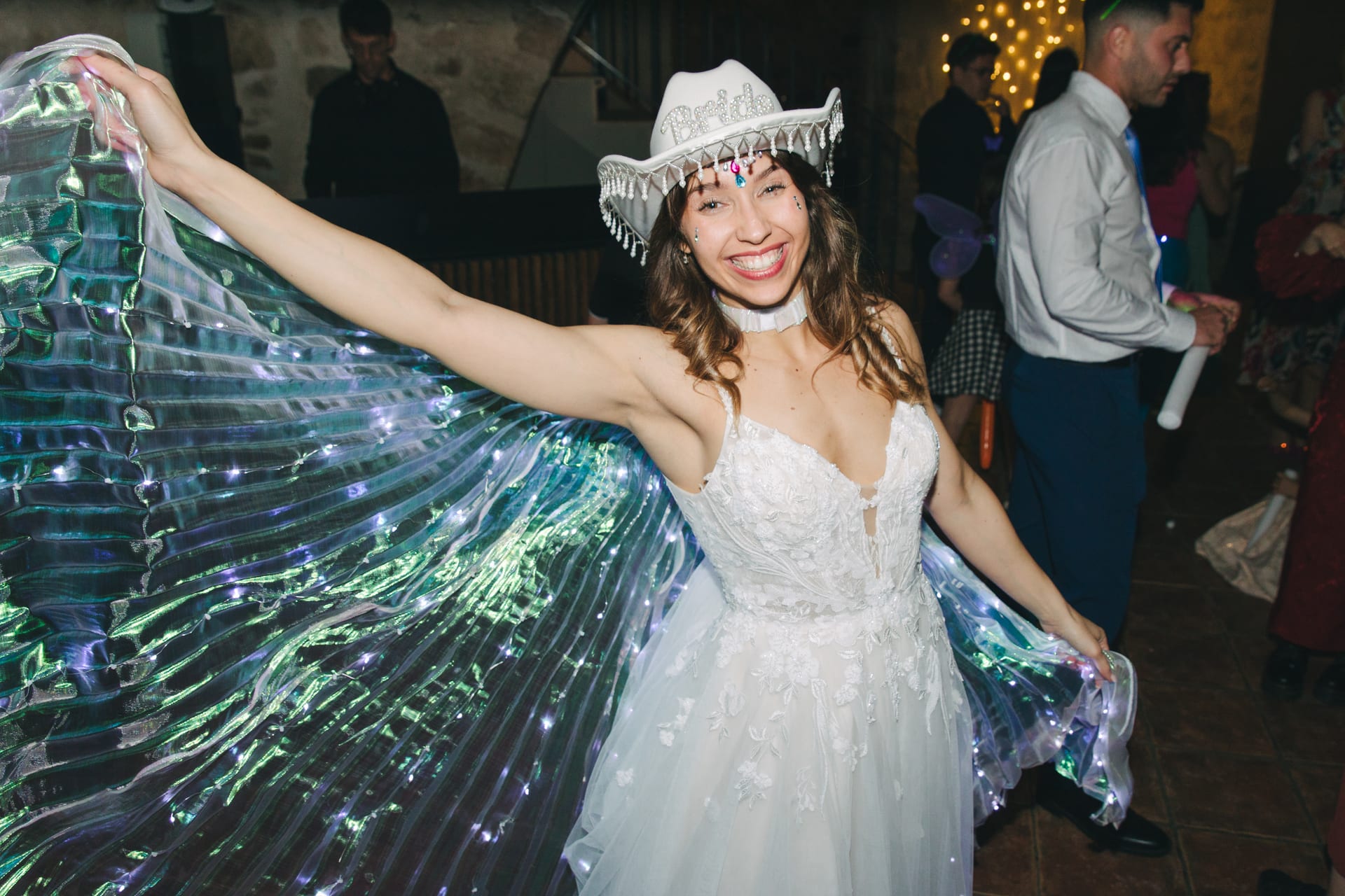 Un vestido de luces en mitad de la pista de baile