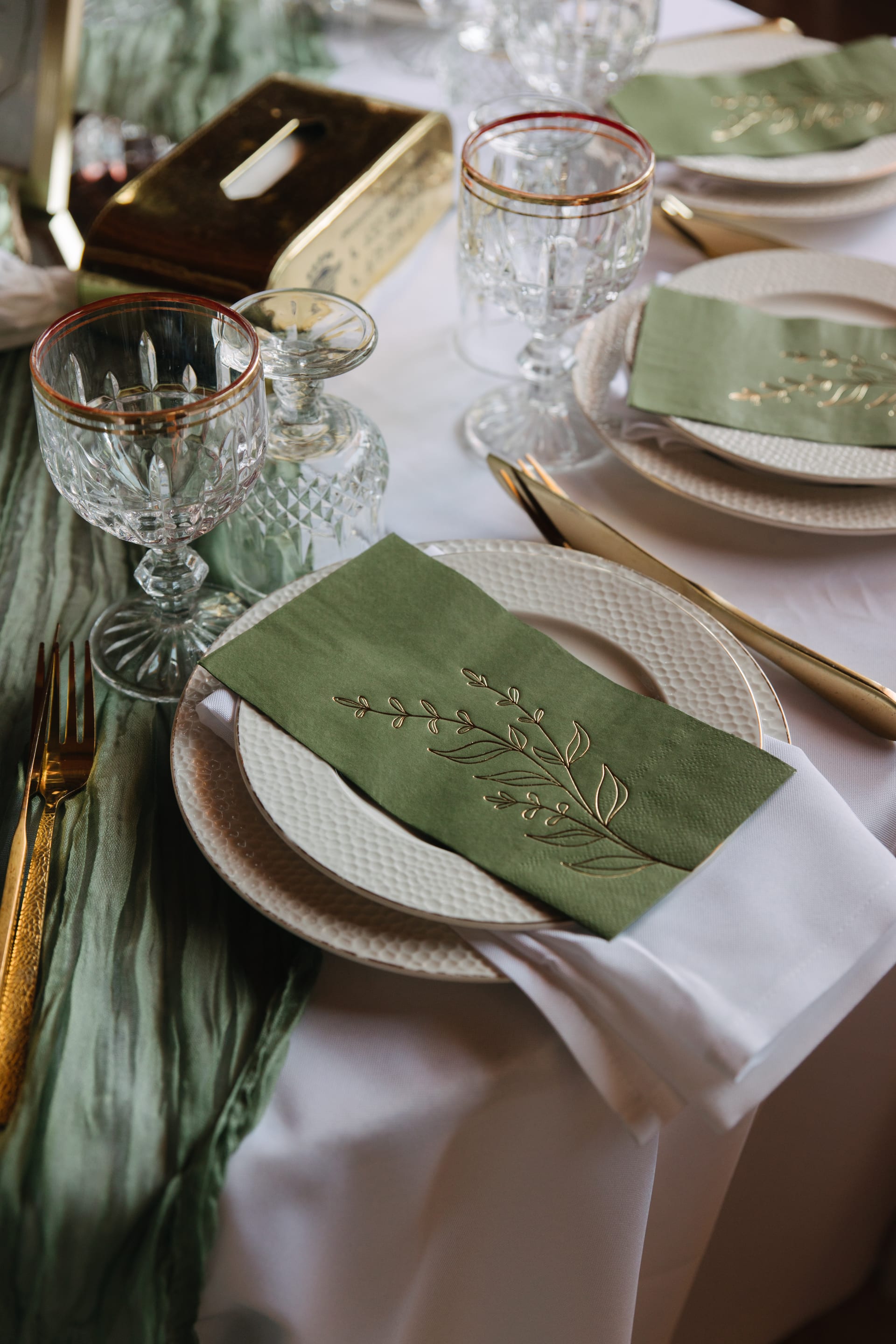 La taula del banquet, parada amb detall
